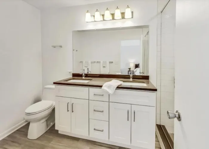 Monthly And Seasonal Luxury Lakefront 5 Bedroom 5 Bath Estate Holiday home Ingleside