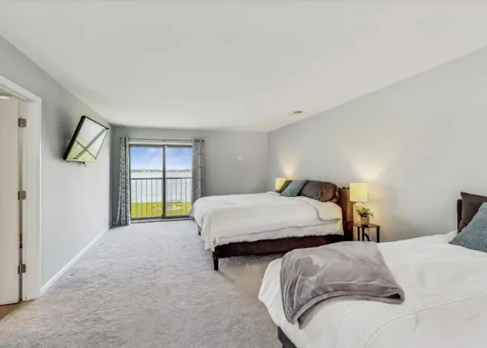 Monthly And Seasonal Luxury Lakefront 5 Bedroom 5 Bath Estate * Ingleside