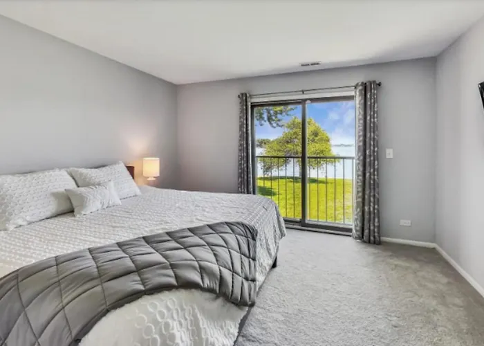 Monthly And Seasonal Luxury Lakefront 5 Bedroom 5 Bath Estate