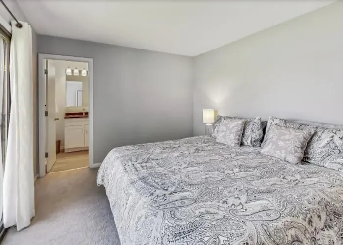 Holiday home Monthly And Seasonal Luxury Lakefront 5 Bedroom 5 Bath Estate