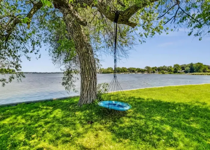 Monthly And Seasonal Luxury Lakefront 5 Bedroom 5 Bath Estate Holiday home Ingleside