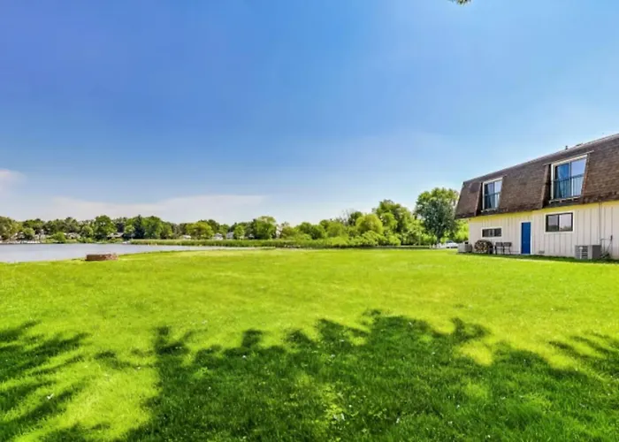 Holiday home Monthly And Seasonal Luxury Lakefront 5 Bedroom 5 Bath Estate Ingleside