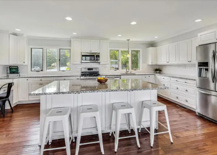 Holiday home Monthly And Seasonal Luxury Lakefront 5 Bedroom 5 Bath Estate