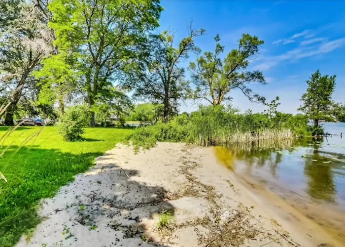Monthly And Seasonal Luxury Lakefront 5 Bedroom 5 Bath Estate Holiday home Ingleside