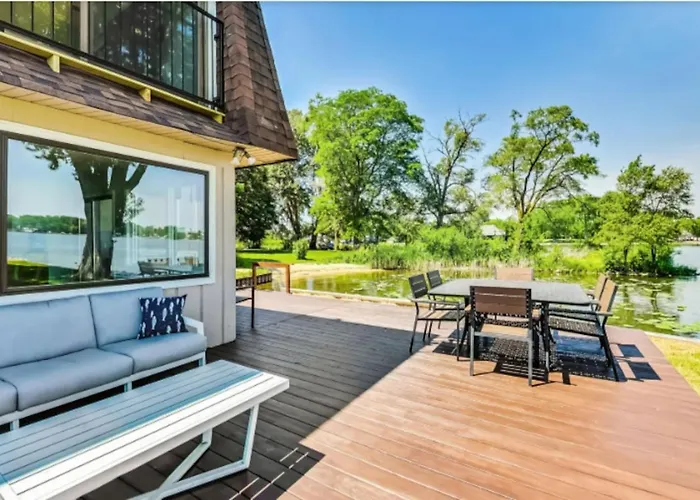 Holiday home Monthly And Seasonal Luxury Lakefront 5 Bedroom 5 Bath Estate Ingleside