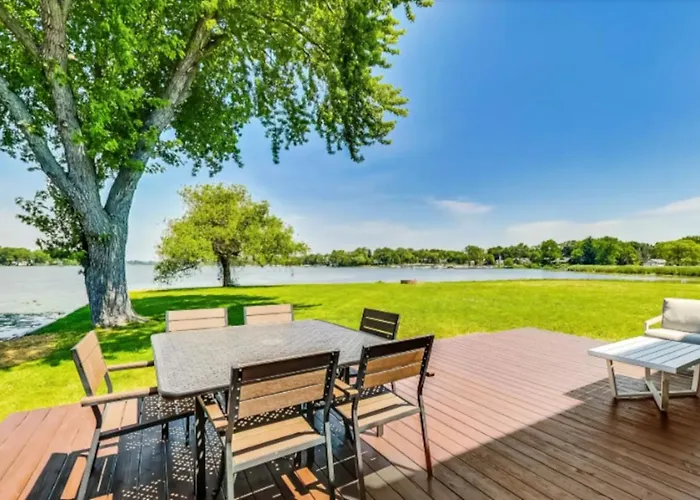 Holiday home Monthly And Seasonal Luxury Lakefront 5 Bedroom 5 Bath Estate Ingleside