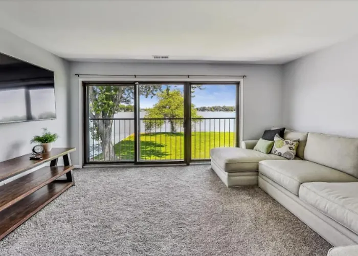 Monthly And Seasonal Luxury Lakefront 5 Bedroom 5 Bath Estate * Ingleside